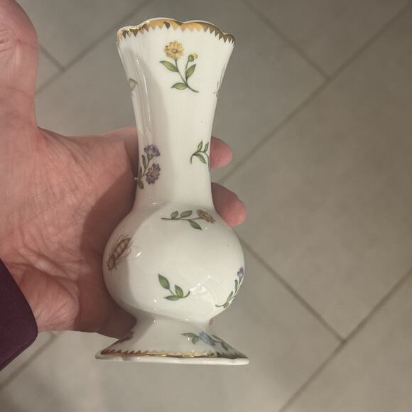 Reflections by I. Godinger & Co. , Set of 3 vases, White Floral Pattern, In Box - Picture 5 of 9